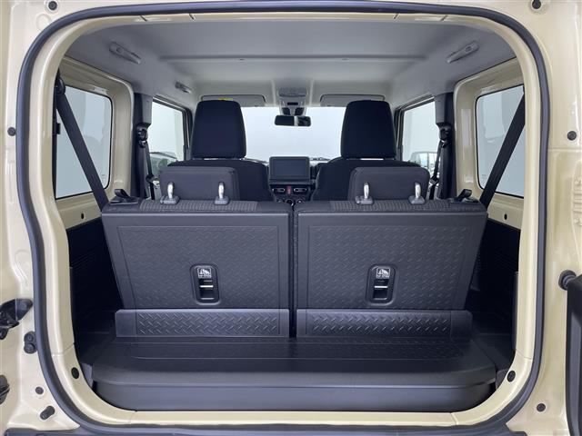 【トランク】積み込みやすくて、たっぷり積める荷室です。シートアレンジできるものは、乗車人数と荷物の量や大きさによってシートを動かすことができるので、より快適なドライブが可能です！