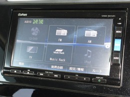 ナビゲーションはギャザズメモリーナビ（VXM-165VFi）を装着しております。AM、FM、CD、DVD再生、Bluetooth、音楽録音再生、フルセグTVがご使用いただけます。