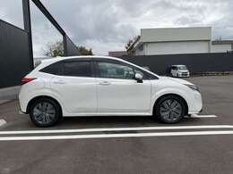 コンパクトなボディでどの年代の方にも乗りやすいお車になっております☆