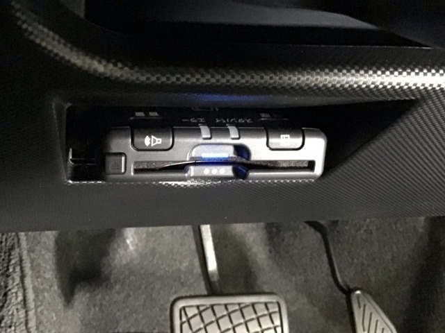 【ETC車載器】もはや必須アイテムのETCを搭載！高速道路のご利用時にとても便利！わずらわしい料金所での現金支払いが不要となりスムーズに通過できます♪