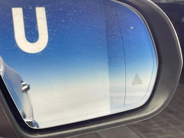 ●ブラインドアシストセンサー：視角からの車を感知し、ドライバーが車線変更を行う際に、警告音と共に注意を促してくれる安全支援機能です！