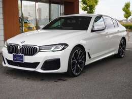 徳島県にて輸入車ディーラーを30年以上運営してきた『ノヴィルグループ』ならではの、安心整備（バッテリー新品交換など）にてお客様にご納車させて頂きます。