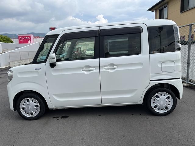 後部座席は両側スライドドアです☆狭い場所での乗り降りや荷物の積み降ろしに便利♪
