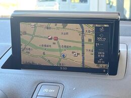 ●純正ナビ:一体感のあるナビは、高級感ある車内を演出してくれます。Bluetooth再生などオーディオ機能も充実しておりますので、運転もより楽しめます♪