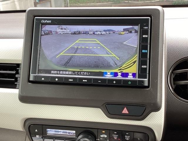 バックモニターにガイド線表示付きなので車庫入れも安心【カメラアングルは3パターンから選べます】知らない道でも安心して楽しくお出かけができます。