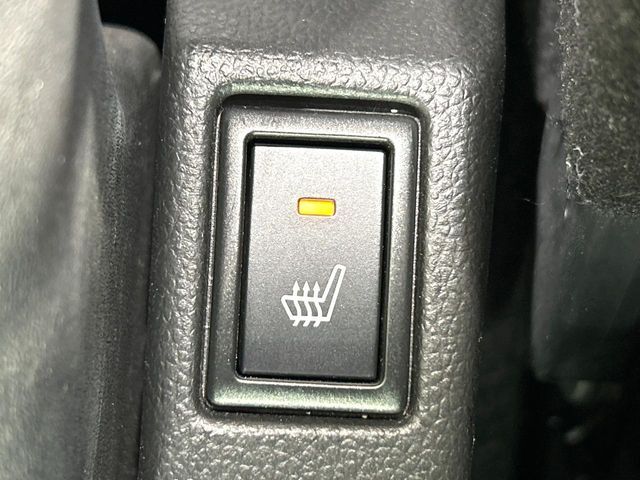 【シートヒーター】寒い日に重宝するシートヒーター！エアコンより早く温まってくれるので寒がりの人も安心ですね♪エアコンの温風は乾燥するから苦手、という方にもをおすすめです。