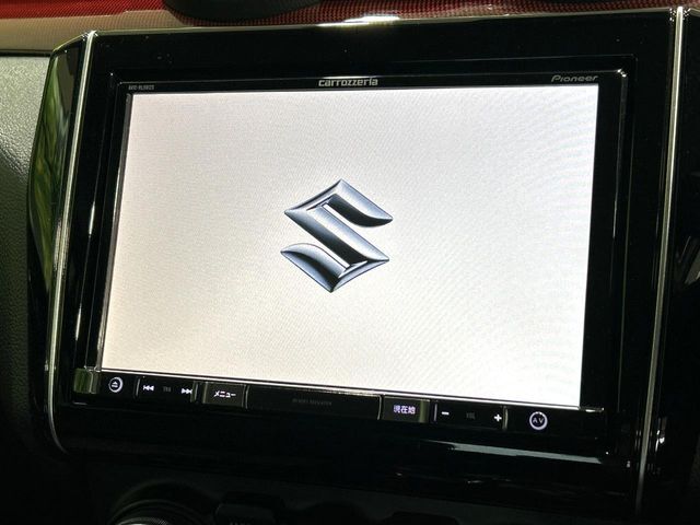 【純正ナビ】人気の純正ナビを装備。オーディオ機能も充実しており、Bluetooth接続すればお持ちのスマホやMP3プレイヤーの音楽を再生可能！毎日の運転がさらに楽しくなります！！