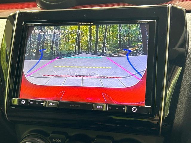 【バックカメラ】停車・駐車時に死角になりがちな運転席から見えづらい部分の障害物を確認できます！雨天時や夜間などは特に活躍してくれるアイテムです。