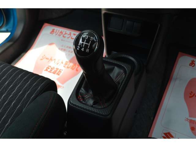 スポーティな走りが楽しめるフロア5速マニュアル車です