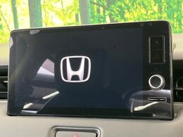 【純正9型ナビ】人気の純正ナビを装備。オーディオ機能も充実しており、Bluetooth接続すればお持ちのスマホやMP3プレイヤーの音楽を再生可能！毎日の運転がさらに楽しくなります！！