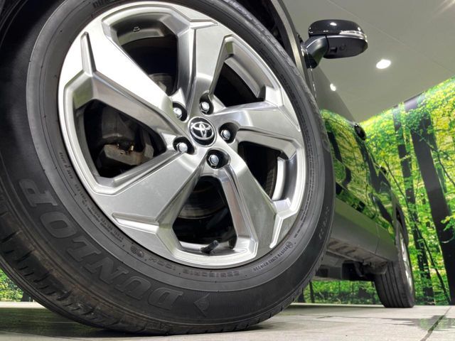 【純正18インチアルミホイール】外観にマッチした純正アルミホイールを装着しております。各種社外アルミホイールや、スタッドレスタイヤも取扱いしております。是非ご相談ください♪