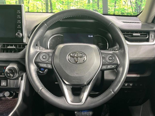 【レーダークルーズコントロール】高速道路での長距離走行が楽に！！自動で速度を保つクルーズコントロールが、衝突軽減システムと連携し、前方の車両を感知して車間を保つように速度調節してくれます！！