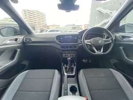 LIBERALAは、輸入車選びの新たなスタイルを提案するインポート・セレクト・ブランドです。オーナー様となる方がクルマから直接感じる感性を第一にした、適切な一台との出会いをコーディネートいたします。