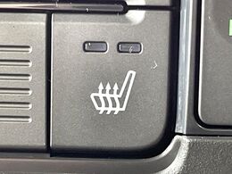 【シートヒーター】寒い日に重宝するシートヒーター！エアコンより早く温まってくれるので寒がりの人も安心ですね♪エアコンの温風は乾燥するから苦手、という方にもをおすすめです。