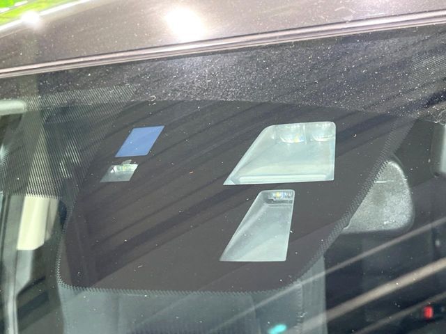 【スマートブレーキサポート】走行中に前方の車両等を認識し、衝突しそうな時は警報とブレーキで衝突回避と被害軽減をアシスト。より安全にドライブをお楽しみいただけます。