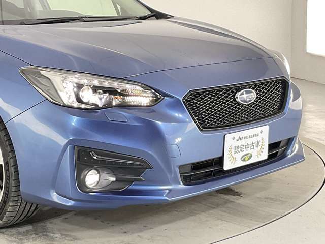 上級モデルならヘッドライトも【LED】進行方向に合わせて光の向きを変える【SRH】に【オートライト】と実用性もバッチリです◎
