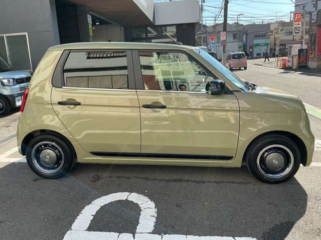 キーレスエントリーでカギの開け閉めも楽々です！またエンジンスタートもプッシュ式です！基本的にカギをカバン、ポケットから出す必要ないので楽々です！