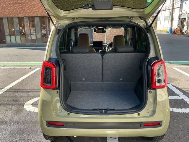 荷室も広々としております。