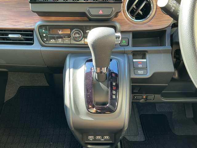 電子パーキングとなっております。