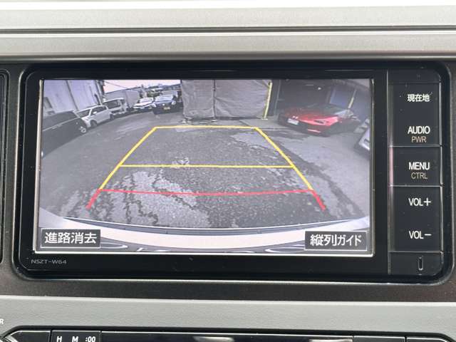 【バックカメラ】カラーで後方の映像を映してくれます☆障害物や車庫入れの際の確認もとれて安心ですね♪