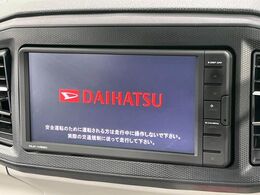 【ディスプレイオーディオ】お持ちのスマホやMP3プレイヤーとの無線接続で音楽再生が可能！コードで繋ぐわずらわしさも無く、手軽にお気に入りの音楽を楽しめます。