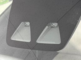 【スマートアシスト】走行中に前方の車両等を認識し、衝突しそうな時は警報とブレーキで衝突回避と被害軽減をアシスト。より安全にドライブをお楽しみいただけます。