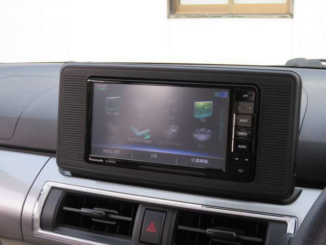 フルセグ/CD/DVD/Bluetooth対応◎各種エンタテインメントが快適なドライブをより盛り上げます！！オートエアコンを装備しているので設定した温度で車内の温度調整を自動で行ってくれます（＾O＾）