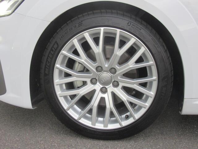 全車両に標準装備の純正アルミホイールは、純正ならではのバランスの良いデザインと、走行安定性をお楽しみ頂けます。