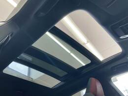【パノラマルーフ】人気メーカーオプション。開放感溢れる車内を演出します☆