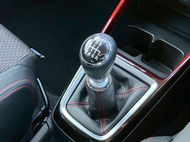 【シフトレバー】一目で分かる操作しやすい見た目と手になじむデザインです！