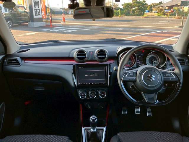 【整備工場完備】ご安心してお乗り頂くため環境を整えております。お車の定期メンテナンスの他、車検やタイヤ交換などもお任せください！