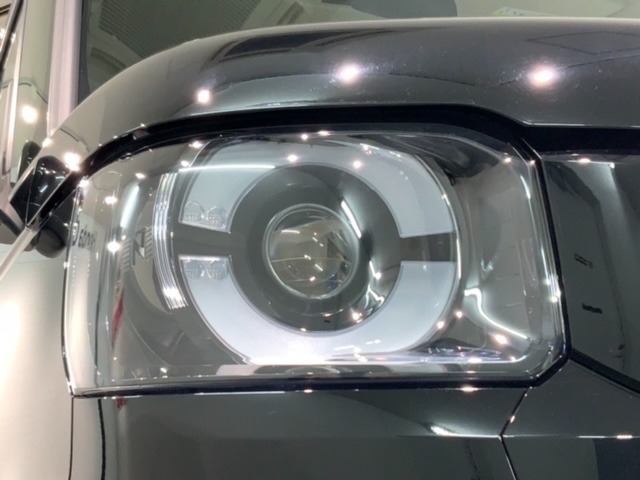 LEDヘッドライトは、点灯の瞬間から最大光量を発揮し、突然暗くなるトンネルなどでの安定感を高めます。