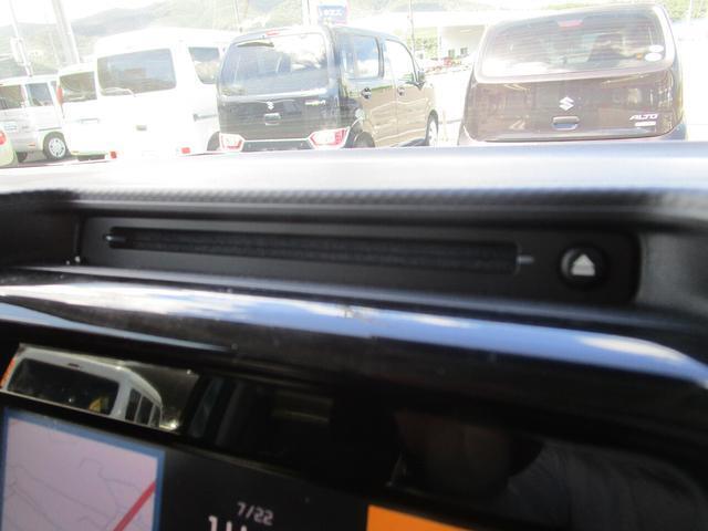 ナビのCDの取り出し口です。