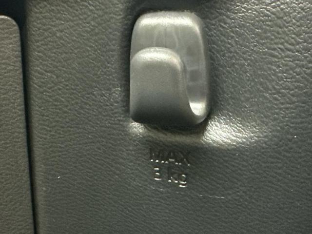 WECARSの展示場では実際に見て、触ってお車をお選びいただけます！知識の豊富な営業スタッフが様々なカーライフをご提案いたします！