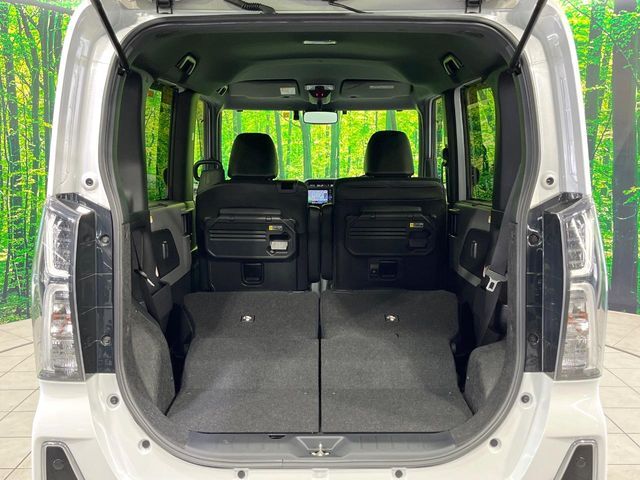 後席を格納すると、これだけの広さが！シーンに合わせたシートアレンジで、大きな荷物も積むことが出来ます♪