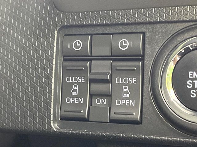 【両側パワースライドドア】スマートキーや運転席のスイッチで後席両側スライドドアの開閉が可能♪電動だから力を入れてドアを開ける必要が無く、小さなお子様でも簡単に開け閉めでき快適です♪