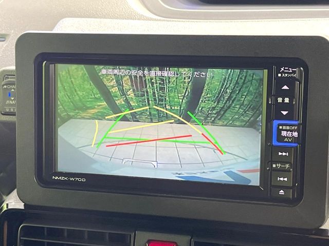 【バックカメラ】駐車時に後方がリアルタイム映像で確認できます。大型商業施設や立体駐車場での駐車時や、夜間のバック時に大活躍！運転スキルに関わらず、今や必須となった装備のひとつです！