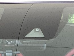 【インテリジェントエマージェンシーブレーキ】フロントカメラで前方の車両や歩行者を検知。衝突しそうな時は衝突被害軽減ブレーキが作動、衝突回避をサポート。より安全にドライブをお楽しみいただけます。