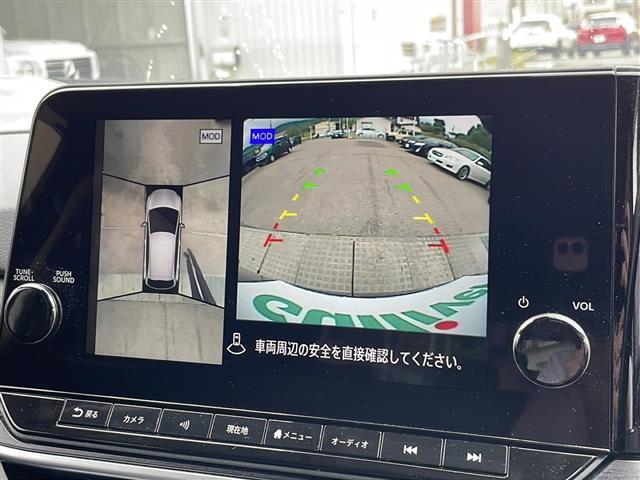 【アラウンドビューモニター】前後左右のカメラの映像をモニターに表示。真上から見ているような視点で周囲を確認できます。