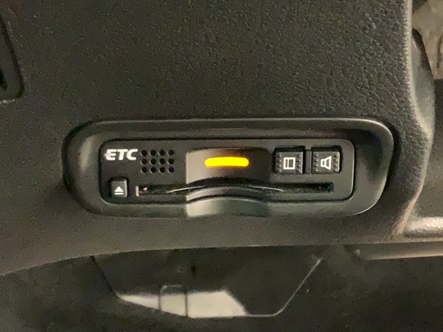 いまや快適なカーライフに欠かせないETCが付いています。