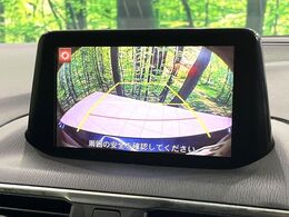 【バックカメラ】駐車時に後方がリアルタイム映像で確認できます。大型商業施設や立体駐車場での駐車時や、夜間のバック時に大活躍！運転スキルに関わらず、今や必須となった装備のひとつです！