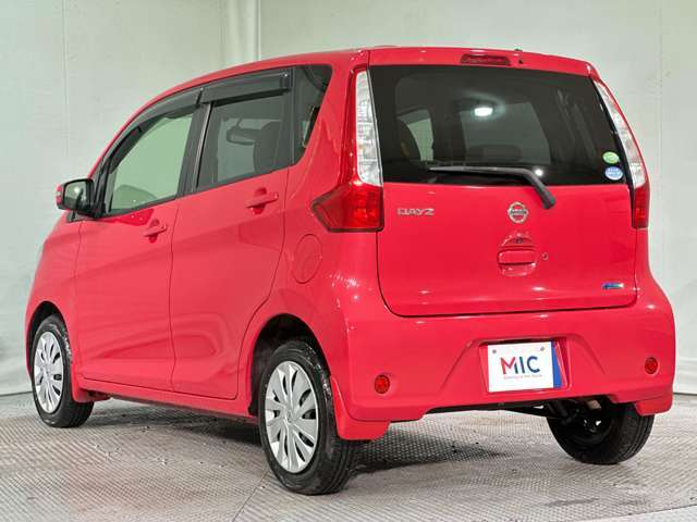 納車前にはスタッフによってピカピカに仕上げてご納車致します。オプションでガラスコーティングなどオススメ品も格安で承ります！