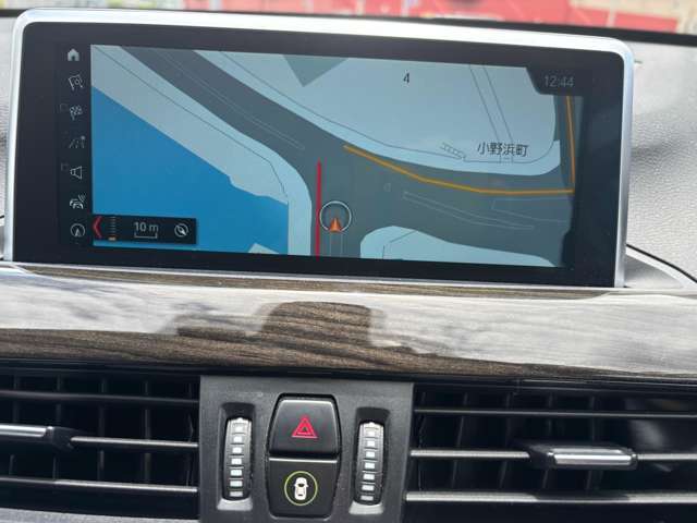 純正ナビ:一体感のあるナビは、高級感ある車内を演出してくれます。オーディオ機能も充実しておりますので、運転もより楽しめます♪