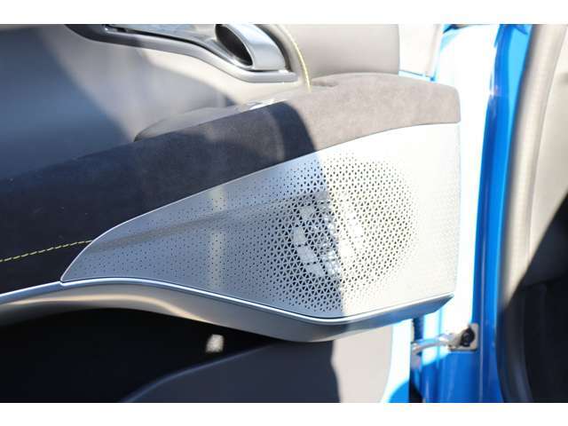 KEFプレミアム10チャンネルオーディオ（出力340W）