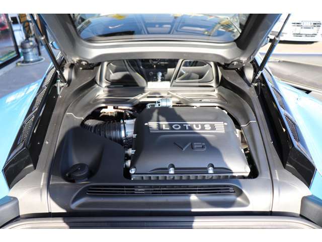 3.5L DOHC 6気筒 VVT-i 24バルブエンジン + スーパーチャージャー + インタークーラー