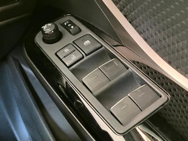 お車に合わせて無料保証以外にも、保証範囲、期間、距離を拡充させた有料保証もご用意しております！中古車の購入が初めてで不安・・・というお客様もご安心ください！