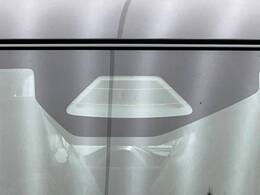 【スズキ　セーフティサポート】走行中に前方の車両等を認識し、衝突しそうな時は警報とブレーキで衝突回避と被害軽減をアシスト。より安全にドライブをお楽しみいただけます。