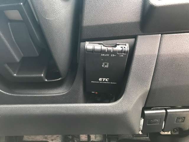 高速道路の料金所で停まらず通過できるETC