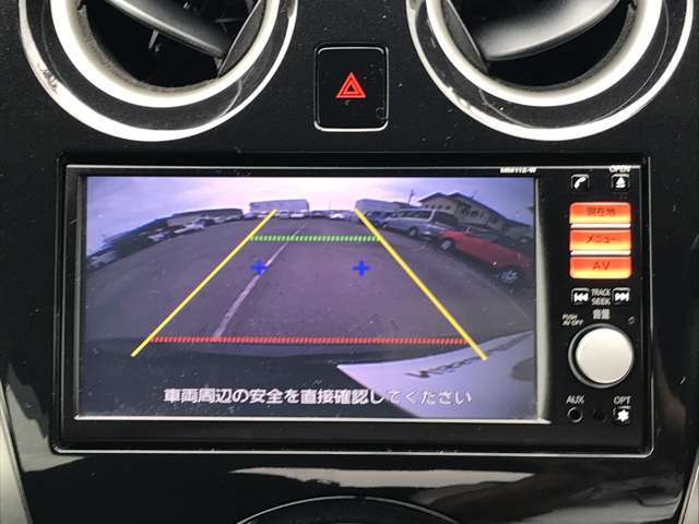 駐車時はナビゲーションでバックカメラを見ることができ、安心して後ろを把握することが出来ます。