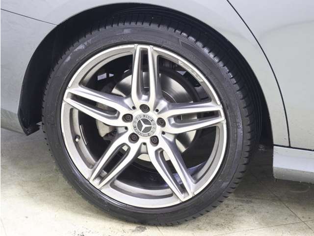 フォレストだからできる！トータルカーライフサポートが実現！販売だけでなく、車検・整備、保険、ローン、コーティング、板金・保険修理、パーツ販売や下取・買い替えまで一貫したサービス！